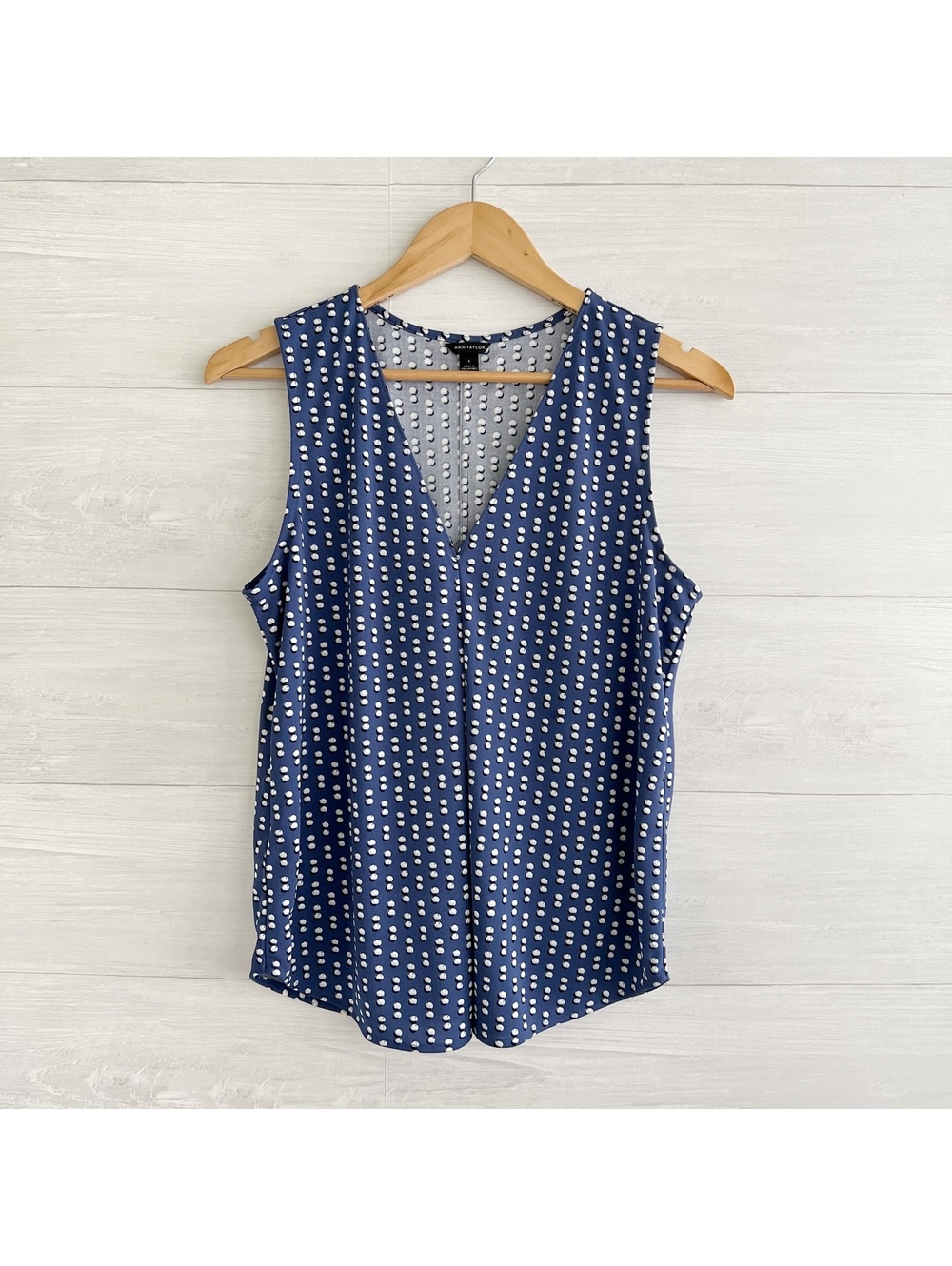 Ann Taylor Blue White Dot Sleeveless V Neck Pleated Blouse Top Womens S